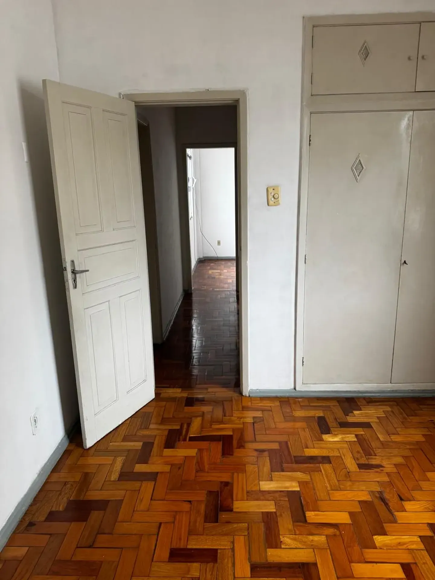 Wood or laminate floors in a 2-bedroom apartment, 65 m² — photo 4