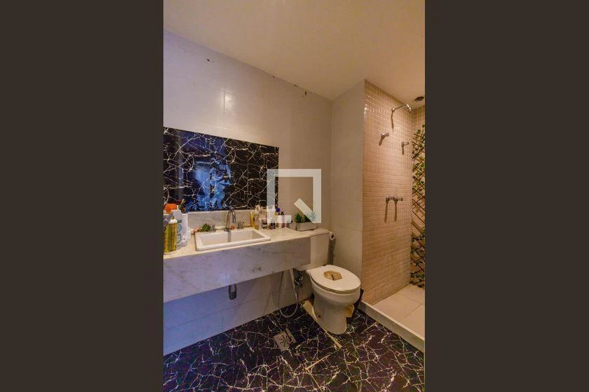 Furnished apartment with 2 bedrooms, 1 en-suite and balcony — photo 39