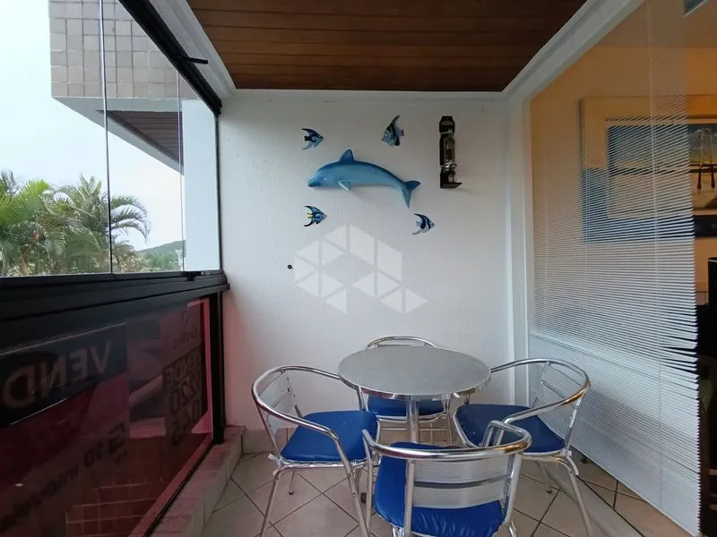Balcony with a grill in a 3-bedroom apartment, 80 m² — photo 9
