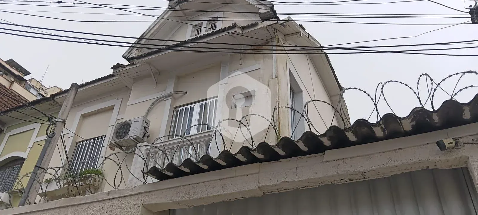 Furnished 216m² house with 4 bedrooms and balcony — photo 35