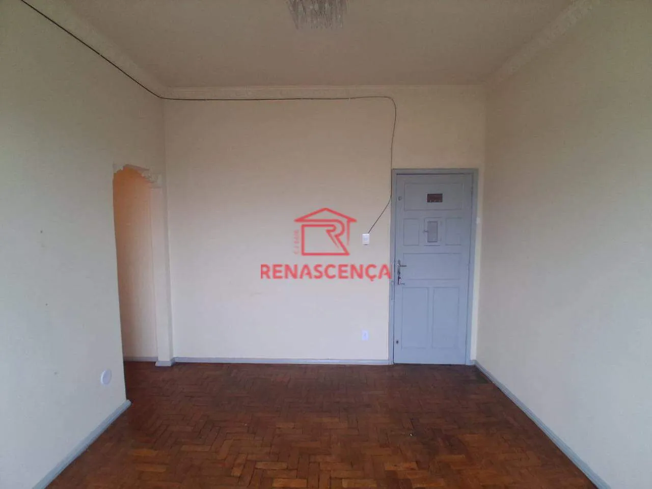 2-bedroom apartment with wood or laminate floors — photo 13