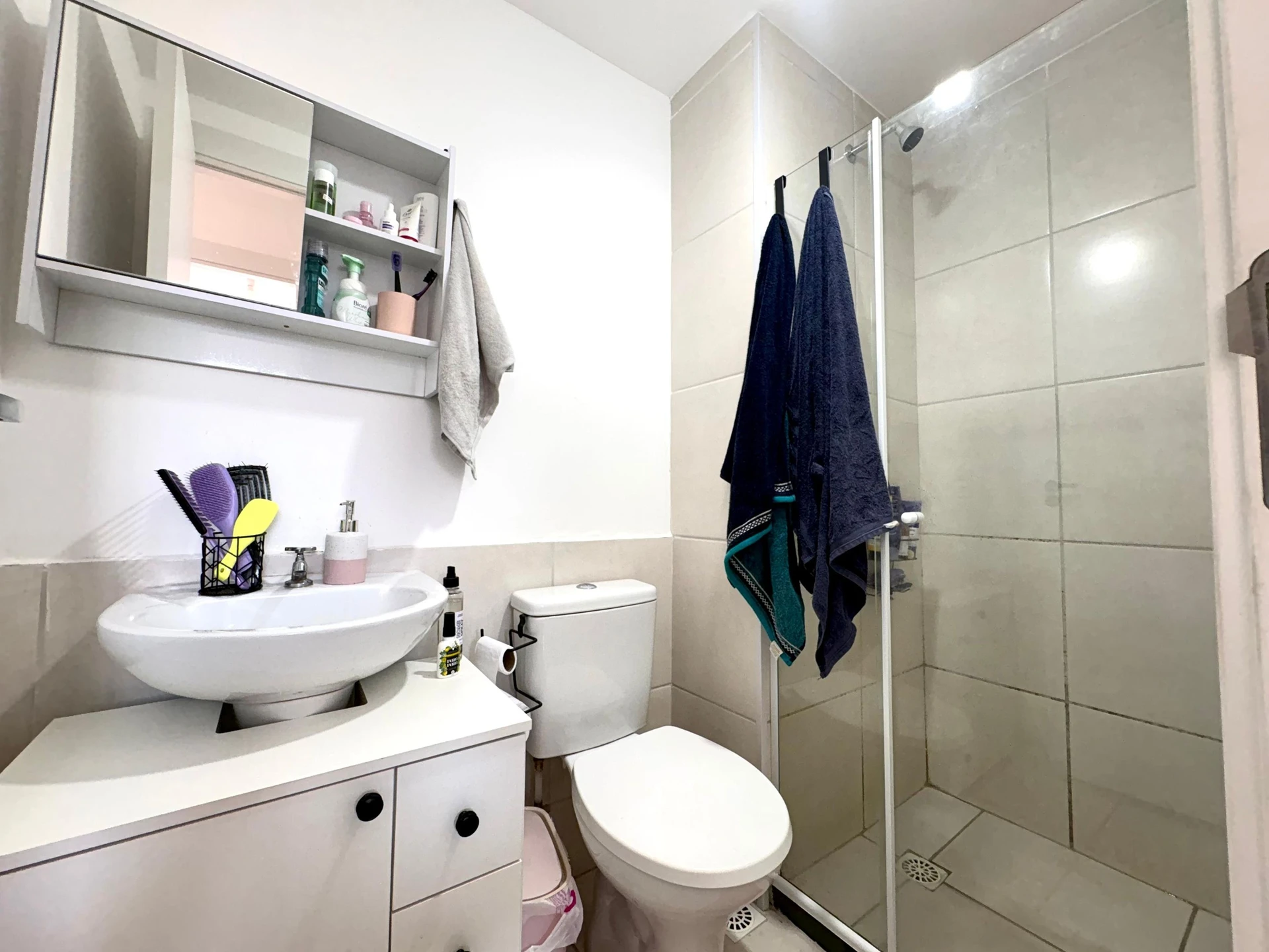 2-bedroom apartment in a building with a gym — photo 16