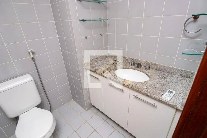 2-bedroom apartment in a building with a gym — photo 17