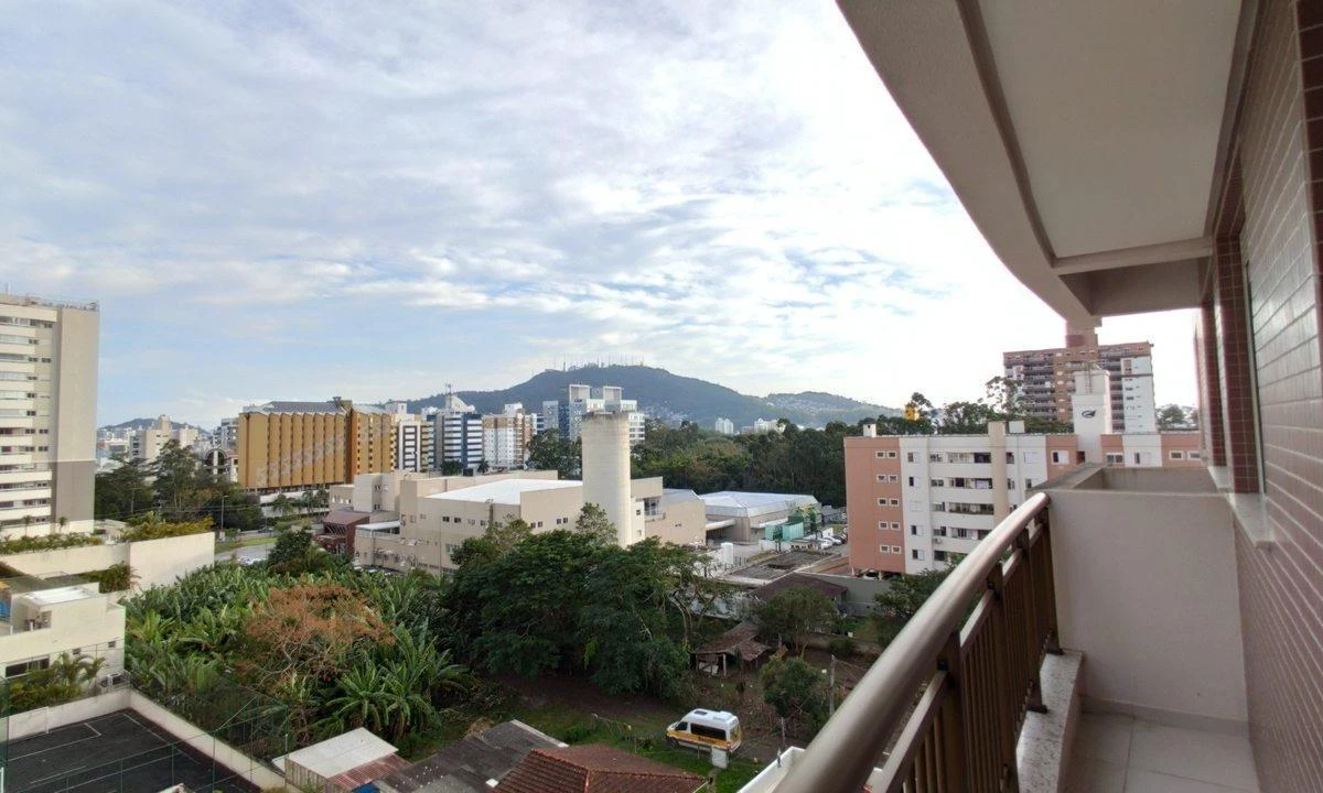 2-bedroom apartment with a mountain view — photo 15