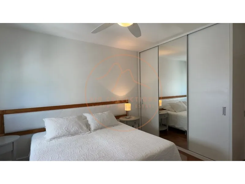 Apartment with 4 bedrooms and 5 bathrooms — photo 21