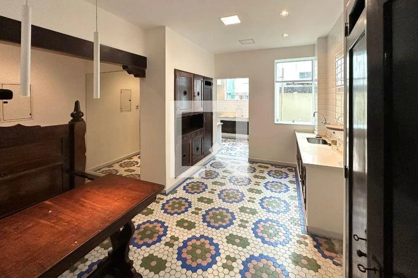 Unfurnished 260 m² apartment with 4 en-suite bedrooms — photo 6