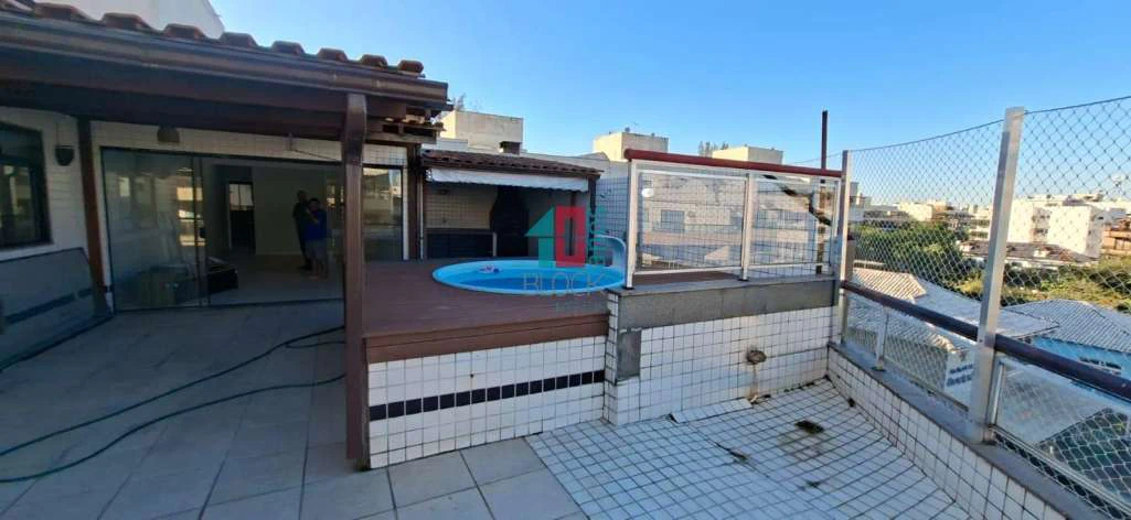 Cobertura com 4 quartos (2 suítes) e 207 m²