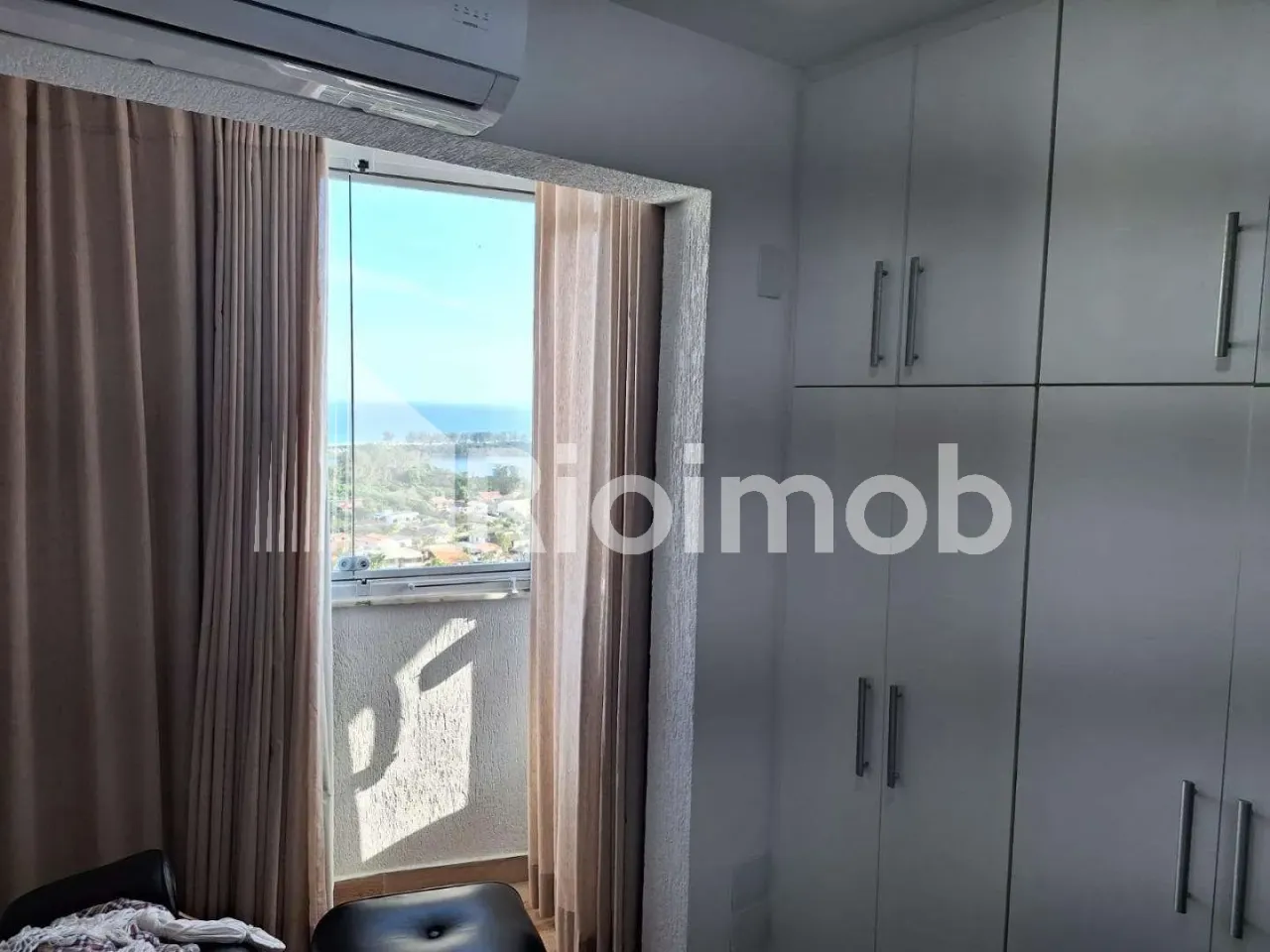 3-bedroom duplex with a glass-enclosed balcony — photo 4