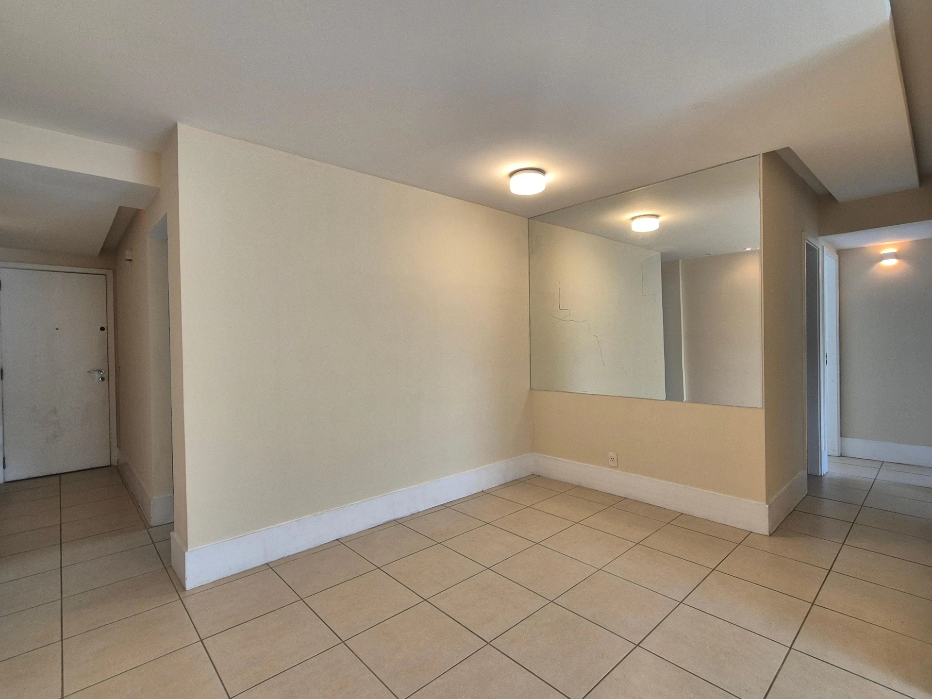 91 m² apartment with a home office and a mountain view — photo 30
