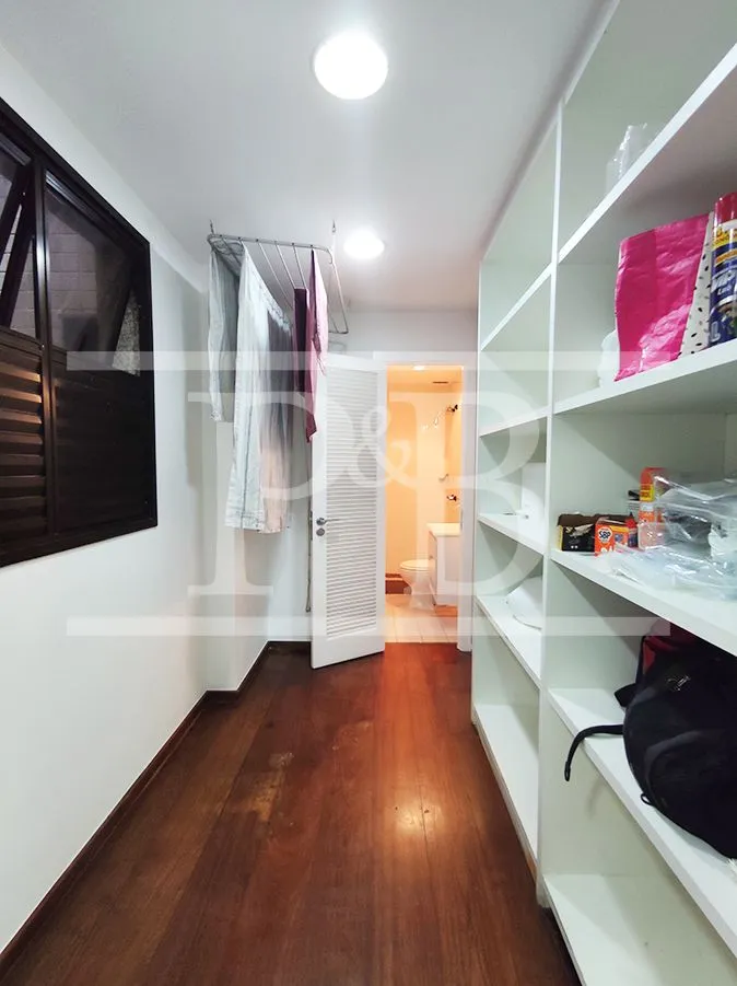 3-bedroom apartment with 230 m² and glassed-in balcony — photo 29