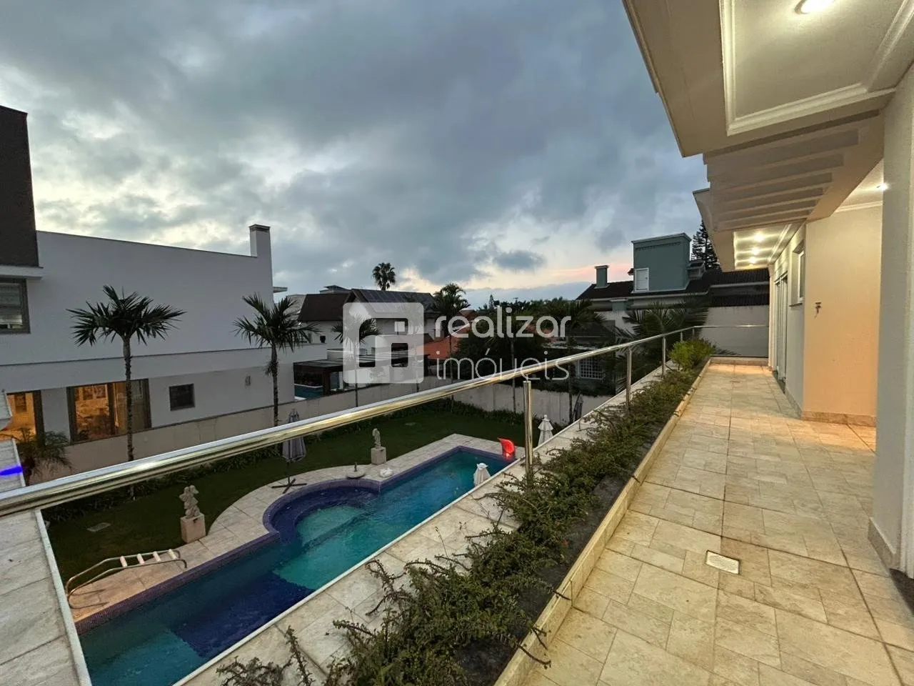 House with 7 bedrooms and a private garden — photo 16