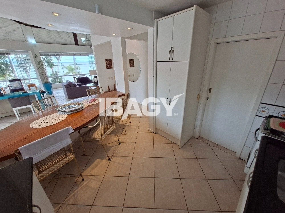 Casa amueblada con 4 dormitorios y 250 m² — photo 17