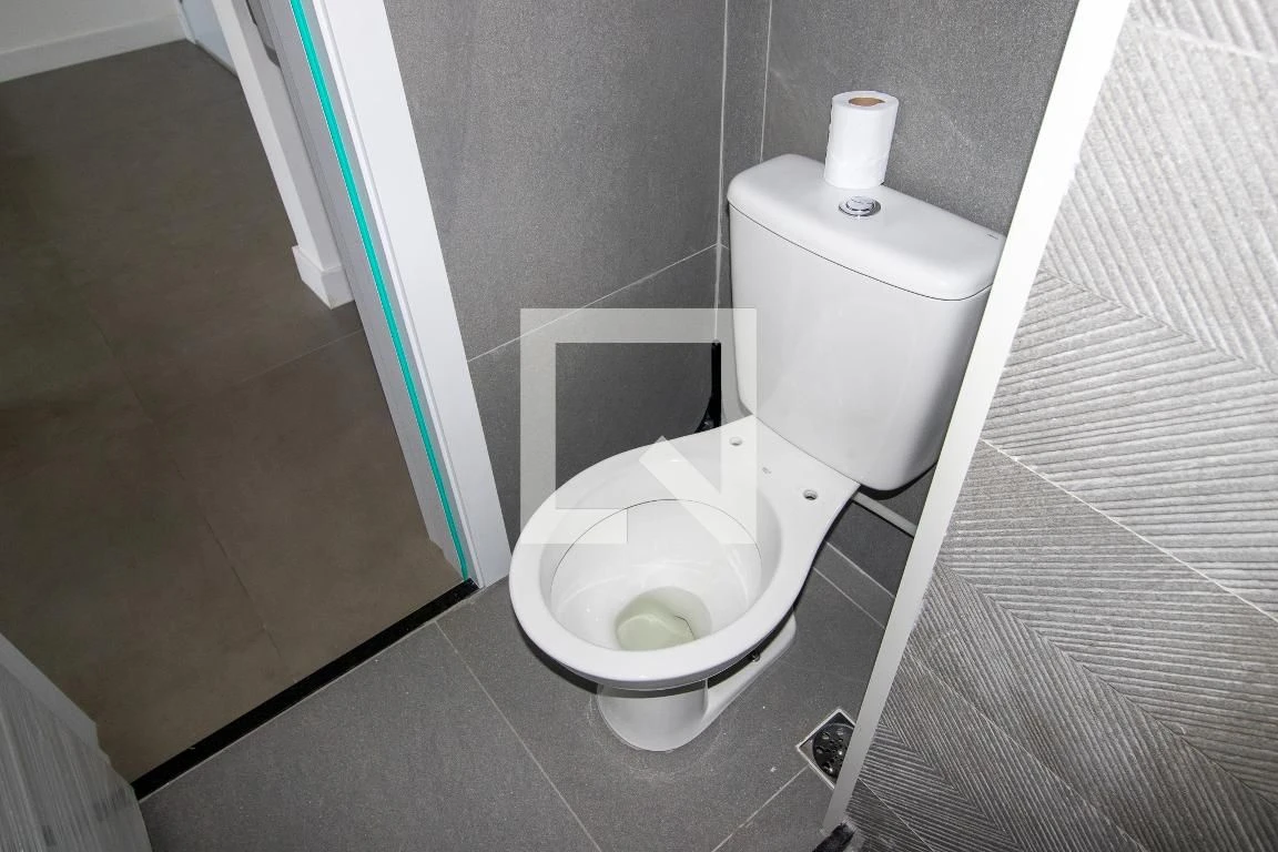 One-bedroom apartment in a building with a gym — photo 5