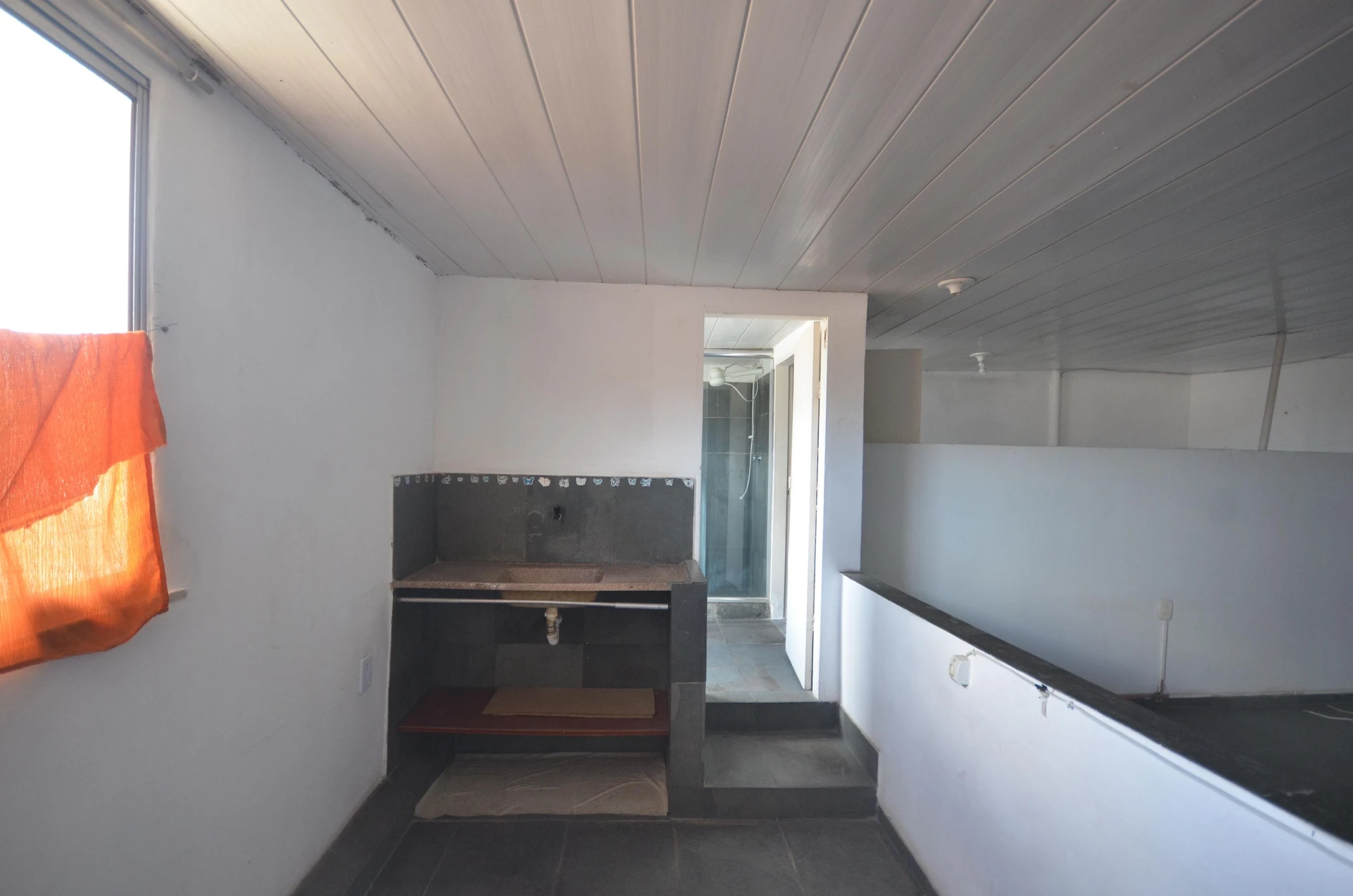 1-bedroom rental apartment with a compact kitchenette — photo 8