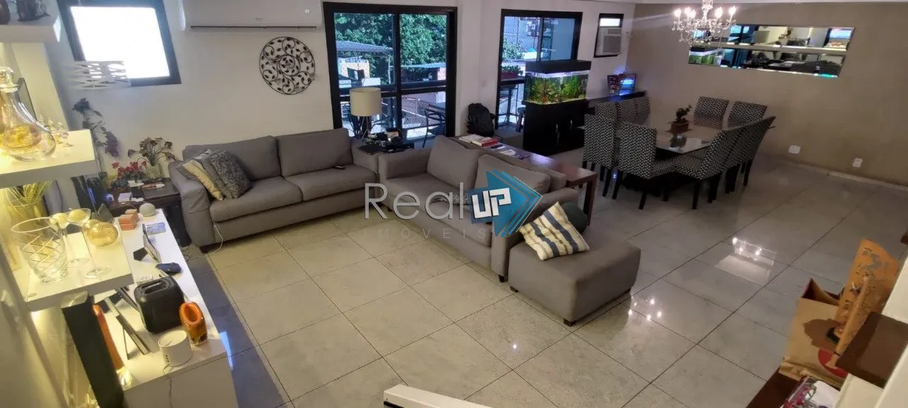 Unfurnished apartment with 3 bedrooms and a glazed balcony — photo 9
