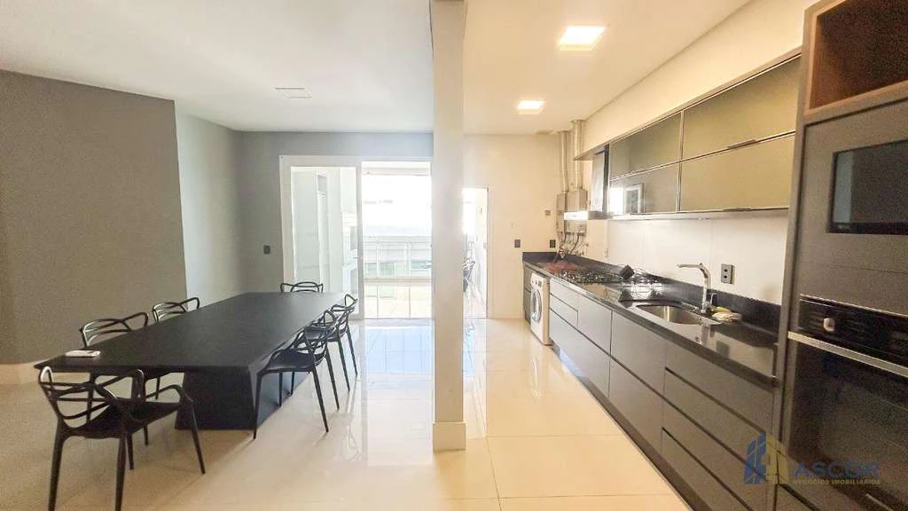 Apartamento mobiliado de 259 m² com 3 quartos e 3 banheiros — photo 2