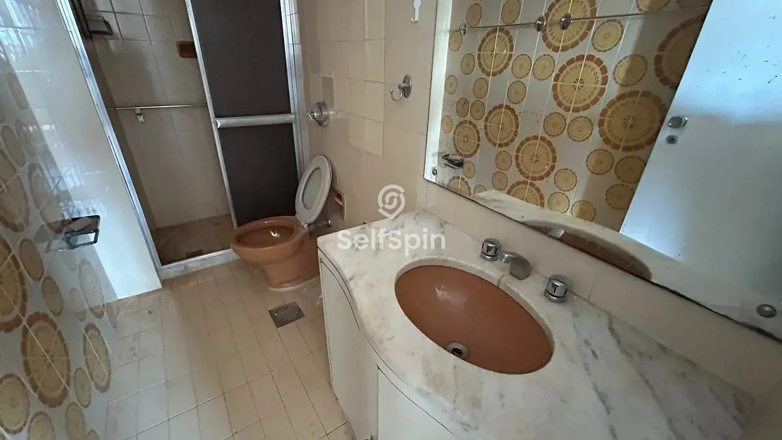 Wood or laminate floors in a 4-bedroom apartment, 114 m² — photo 19