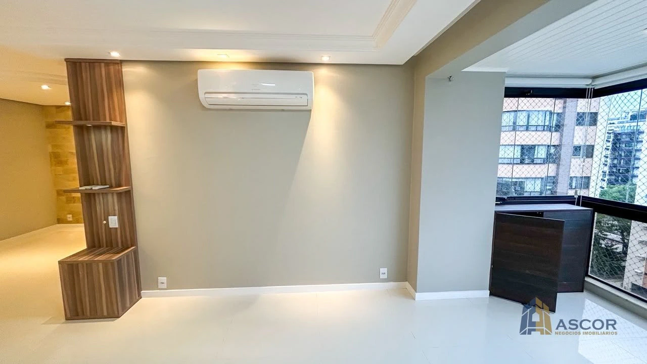 3-bedroom apartment with a bathtub in Florianópolis — photo 18