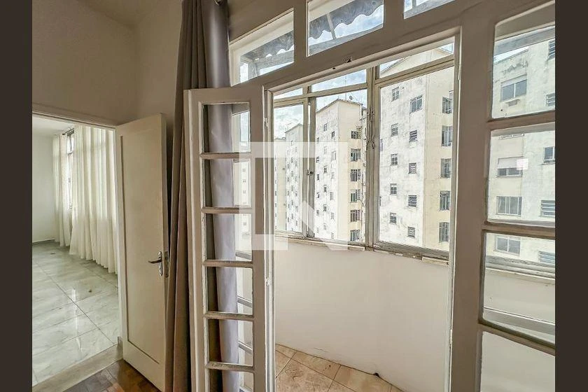 Apartamento de 3 quartos com piso de madeira ou laminado — photo 38