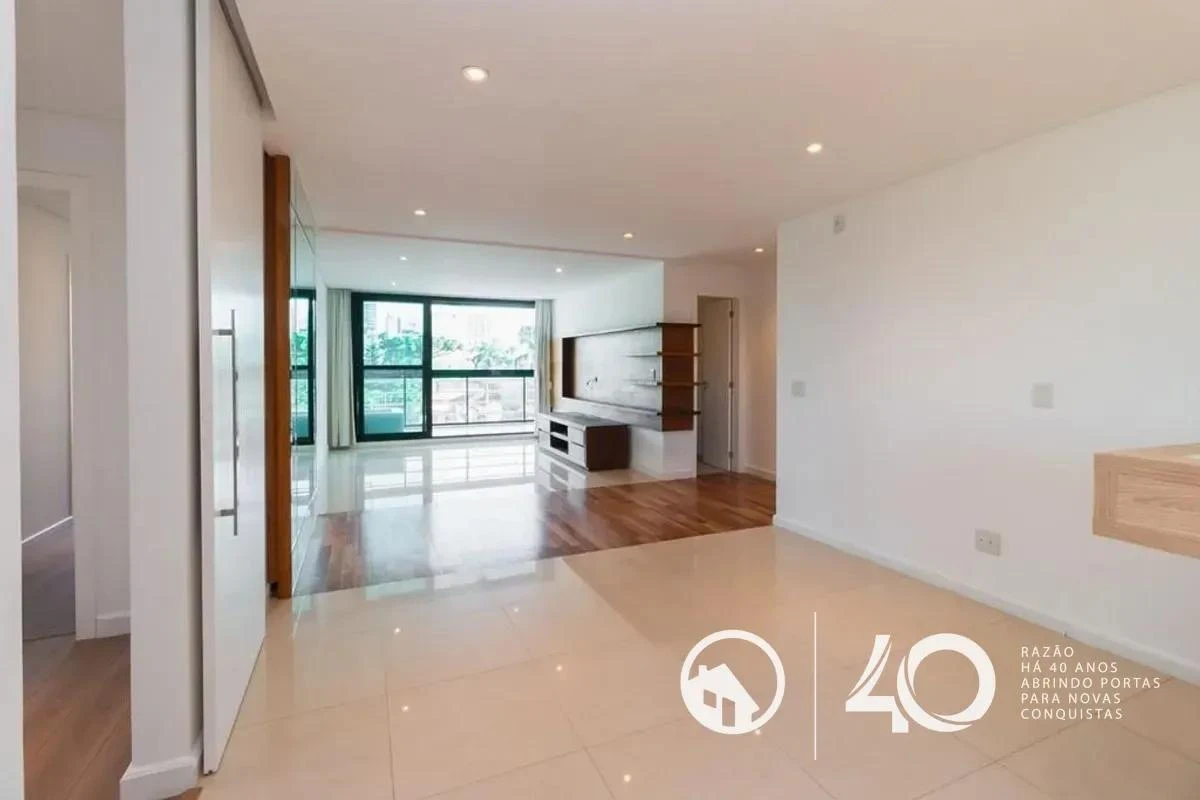 4-bedroom apartment with floor-to-ceiling windows — photo 10