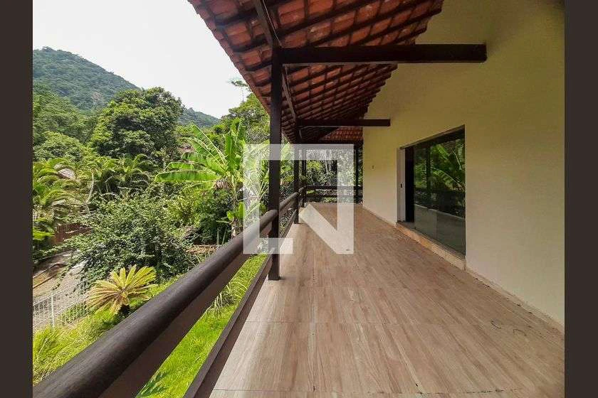 House with 6 bedrooms and 9 bathrooms, 911 m² and 3 parking — photo 8