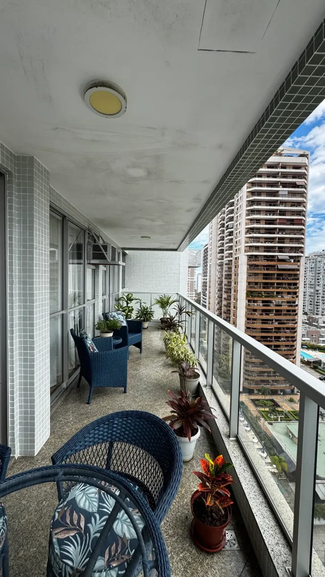 Furnished apartment, 88 m², with a glass-enclosed balcony — photo 16