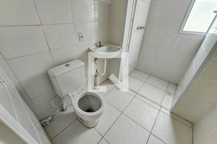 2-bedroom apartment in a building with a gym — photo 17