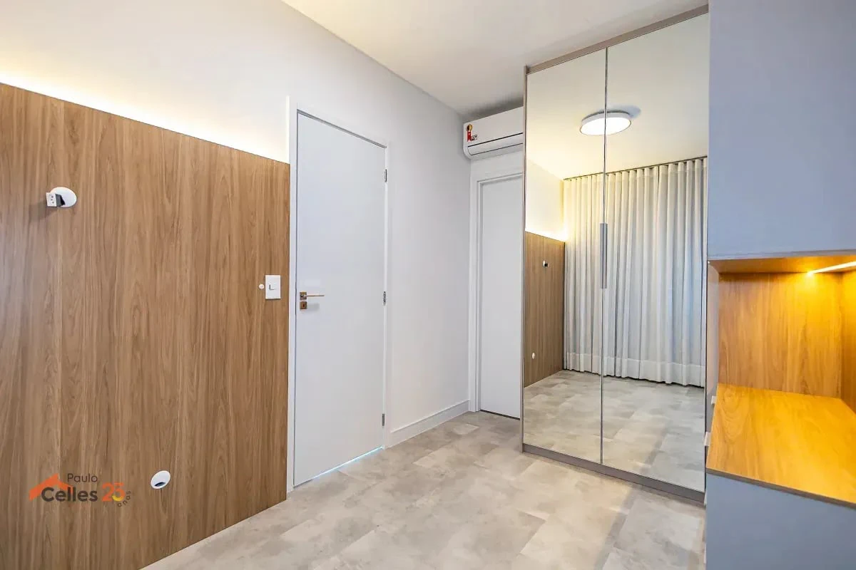 Засклений балкон та 2 спальні: квартира 47 м² — photo 19