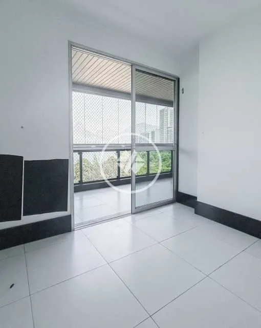 3-bedroom apartment with 2 en-suite baths and balcony — photo 15