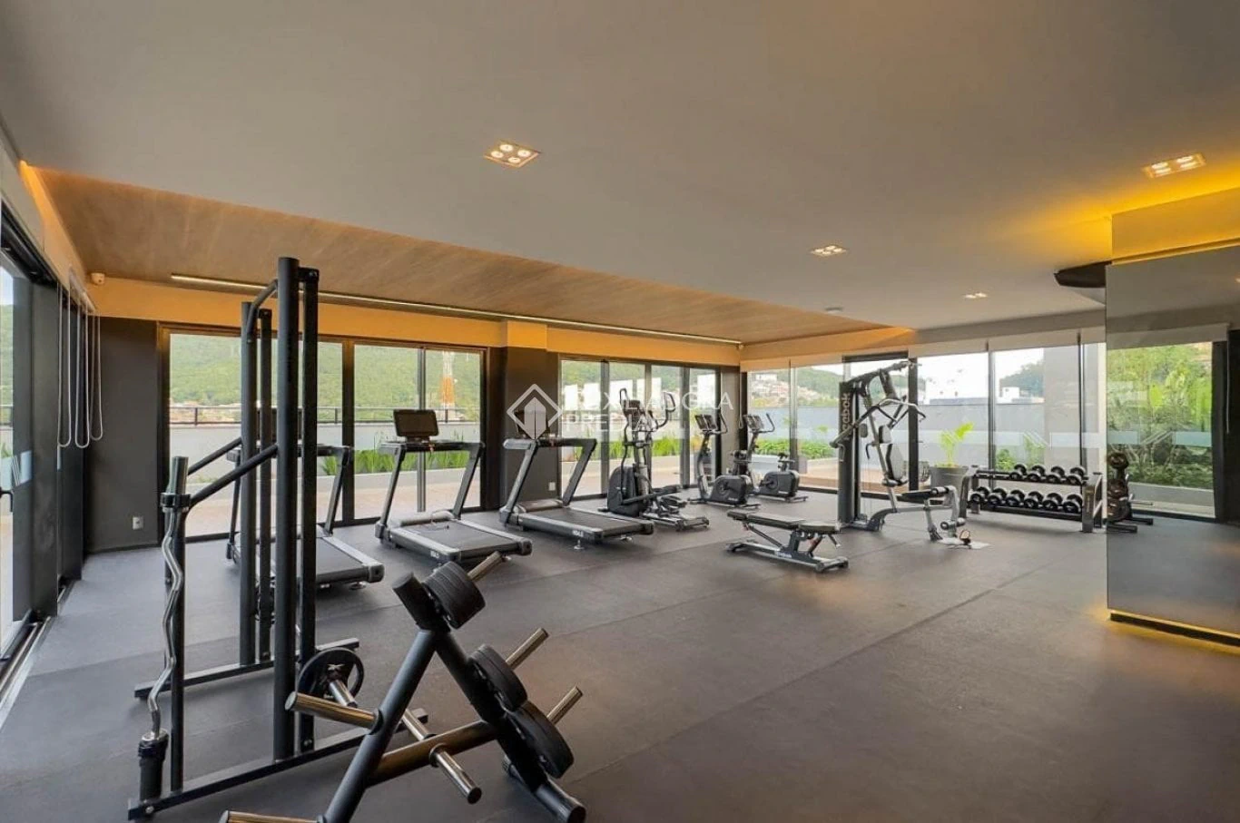 2-bedroom apartment with open kitchen and gas stove