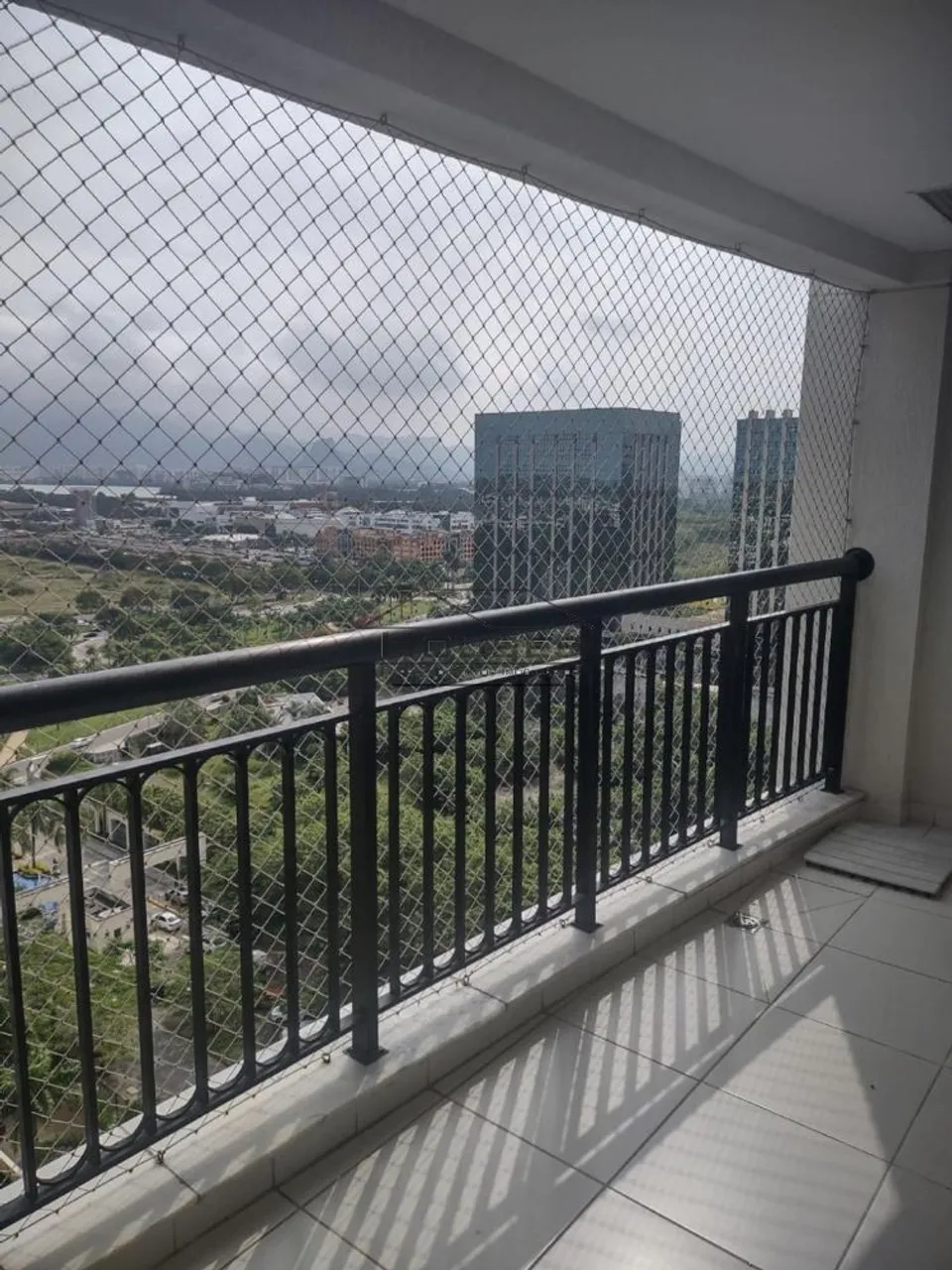 Furnished 2-bedroom apartment with window city view — photo 6
