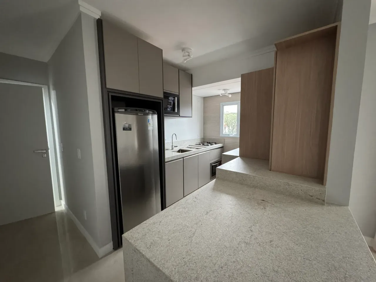 Furnished 2-bedroom apartment with open-plan kitchen — photo 7