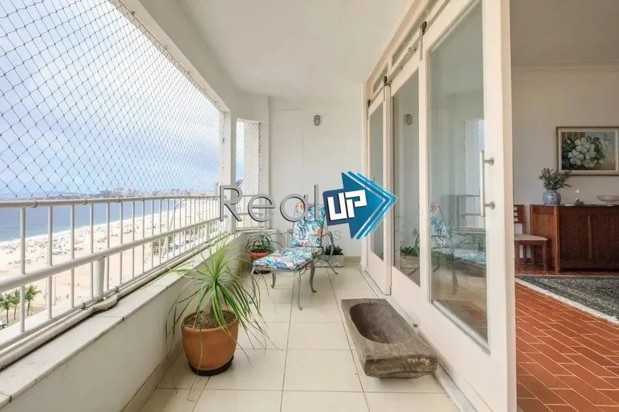 Penthouse with a glassed-in balcony and 4 bedrooms — photo 13