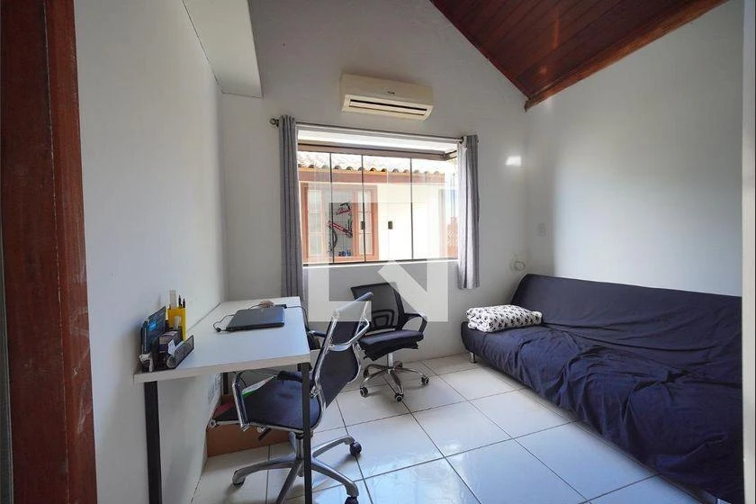 Walk-in closet in a 3-bedroom house, 225 m² — photo 16