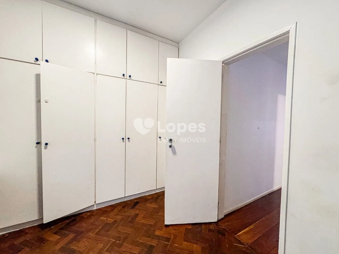 3-bedroom apartment with a home office — photo 2