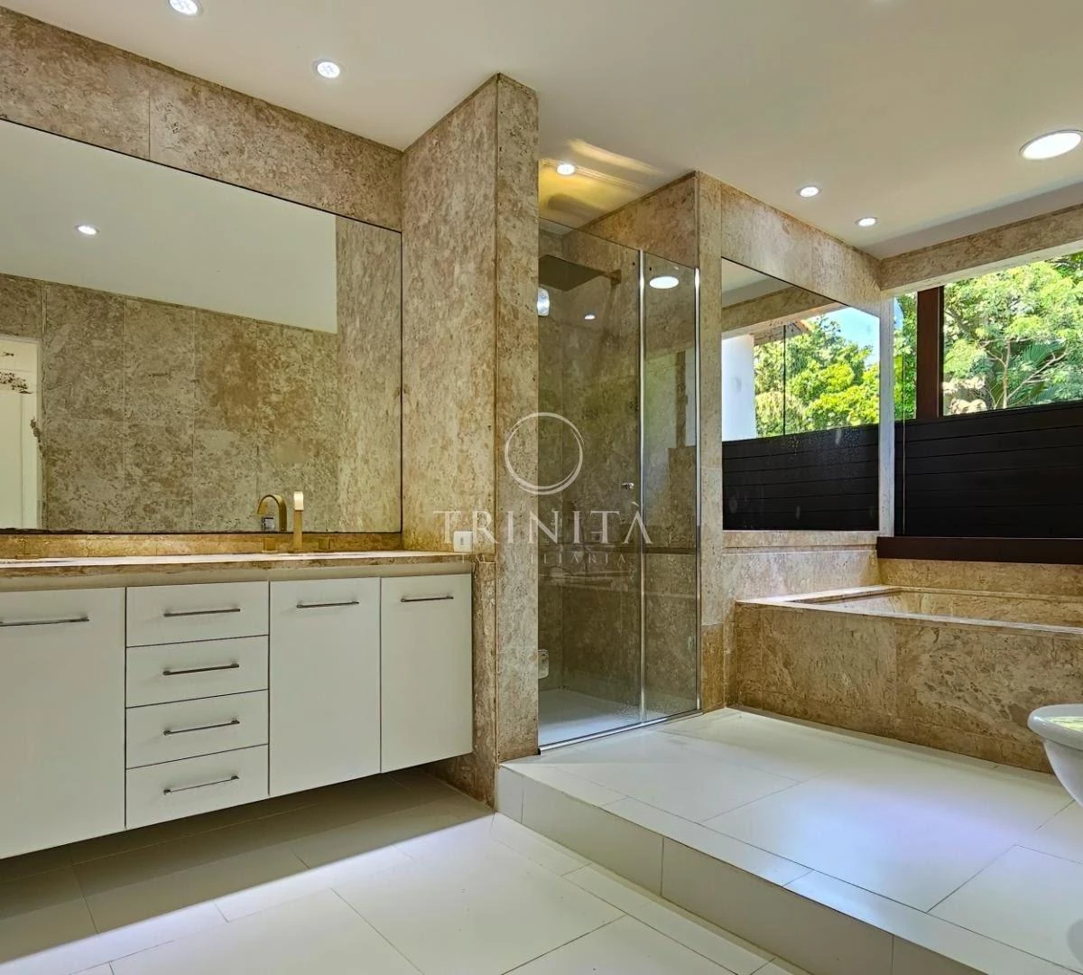 5-bedroom house with a bathtub in Rio de Janeiro — photo 7