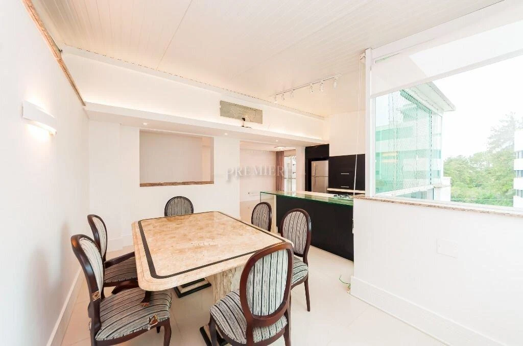 3-bedroom apartment, 1 with its own bathroom, 192 m² — photo 36