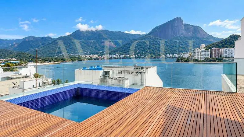 3-bedroom apartment in a building with a pool — photo 12