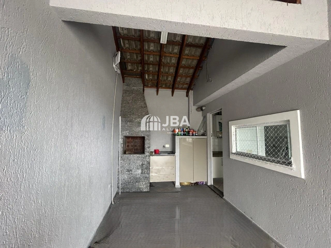 4-bedroom house with a private BBQ