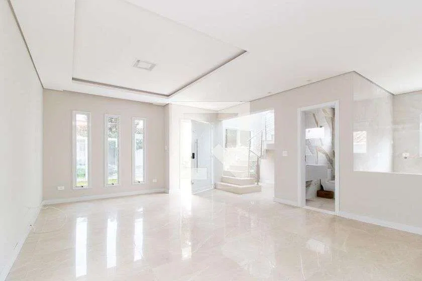 400 m² house with 4 bedrooms and 6 bathrooms