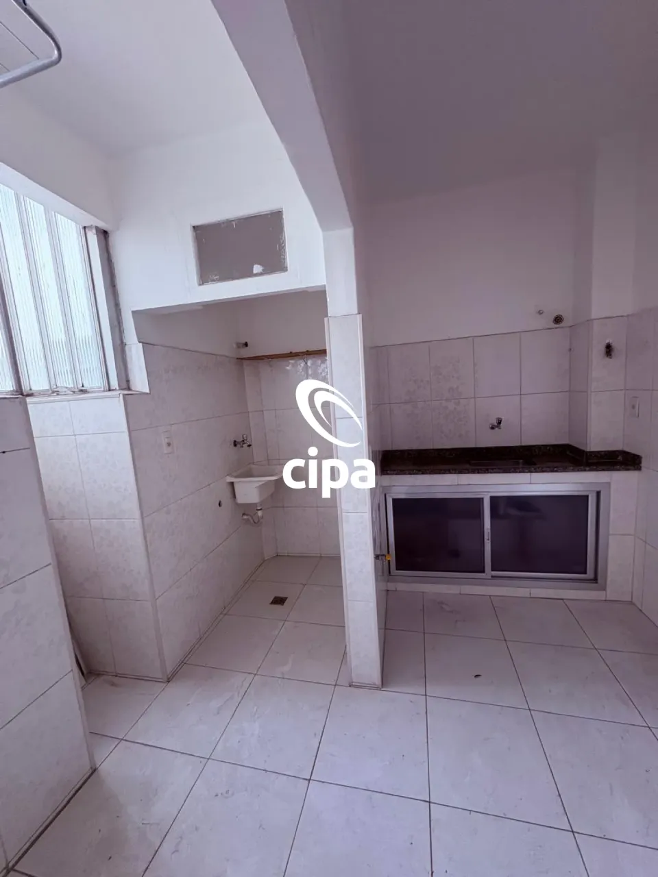 Unfurnished 1-bedroom apartment with a separate kitchen — photo 15