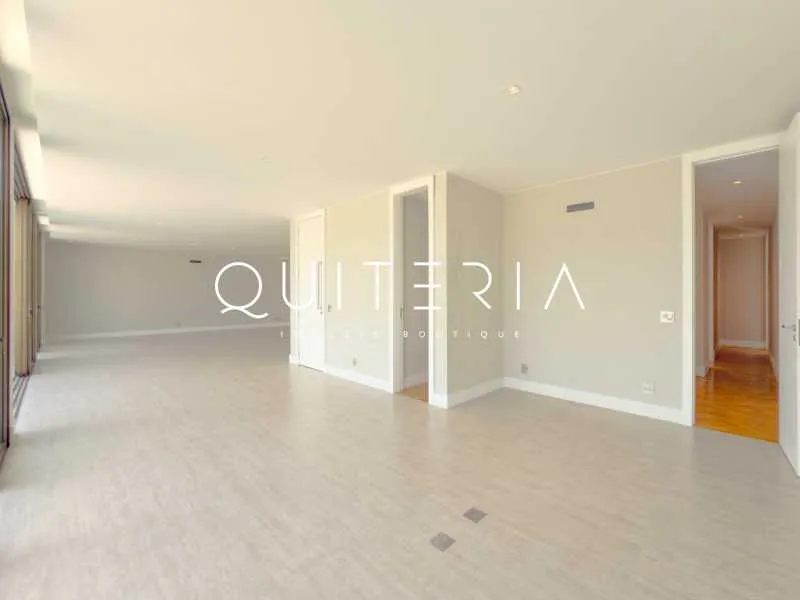 Penthouse apartment with 4 bedrooms and a balcony — photo 5