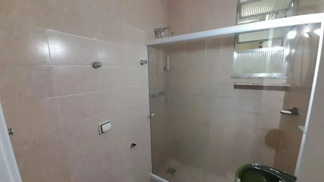 Apartamento com 2 quartos e box no banheiro — photo 7