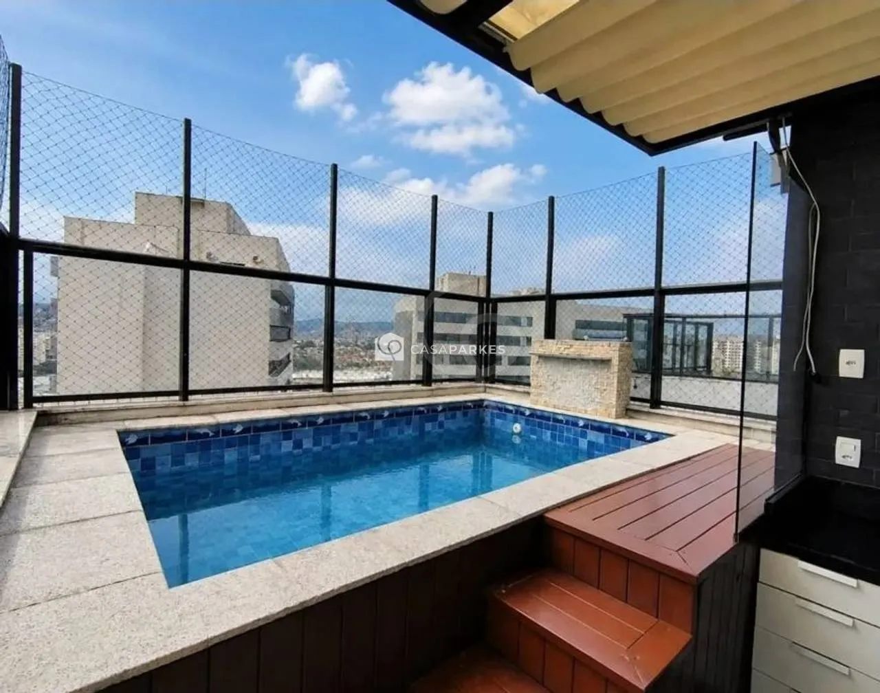 Balcony with a grill in a 3-bedroom apartment, 120 m² — photo 32