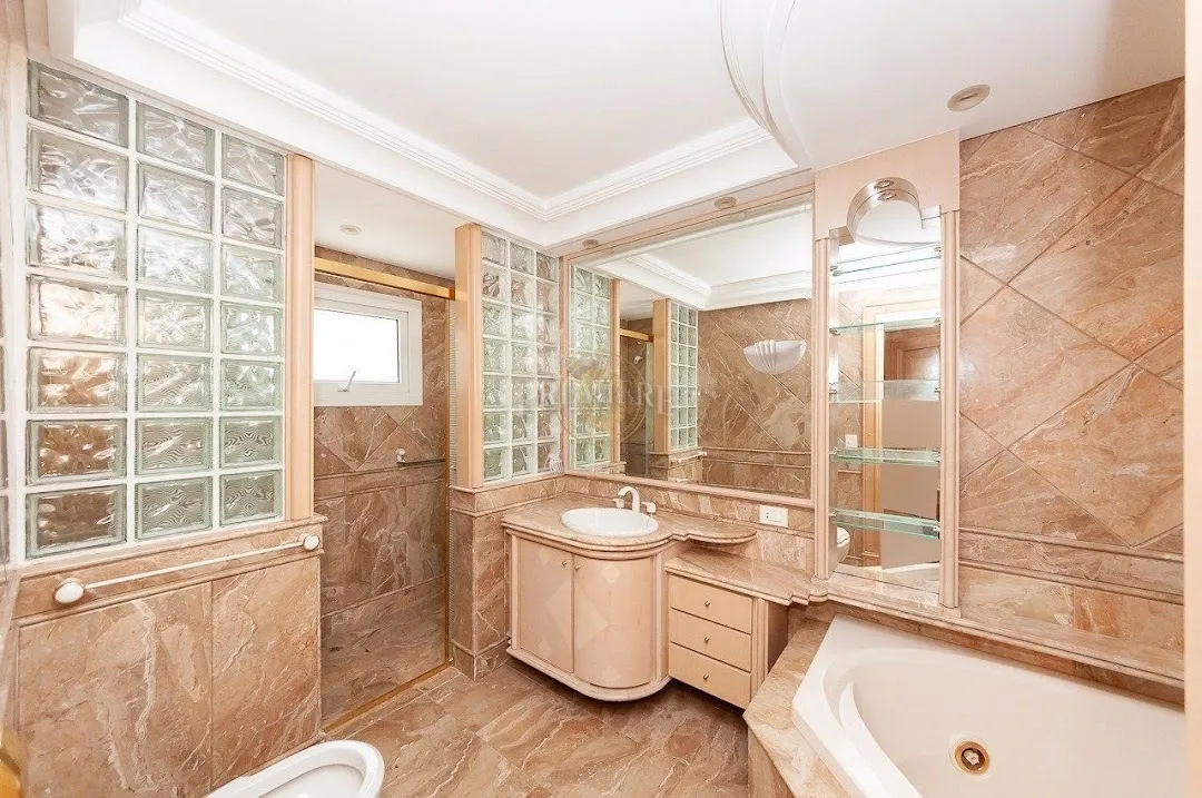 Casa com 4 suítes e jardim privativo, 7 banheiros — photo 48
