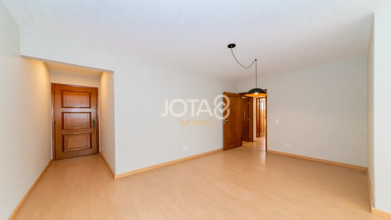 3-bedroom apartment with wood or laminate floors in Curitiba — photo 10