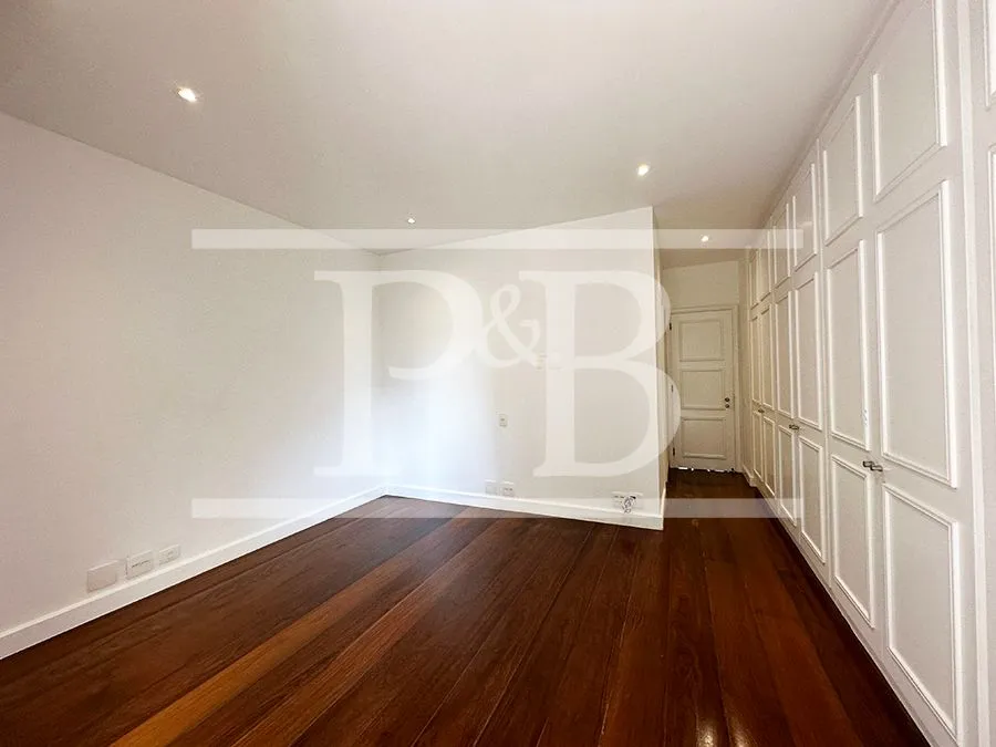 Квартира з 4 спальнями та балконом 410 м² — photo 30