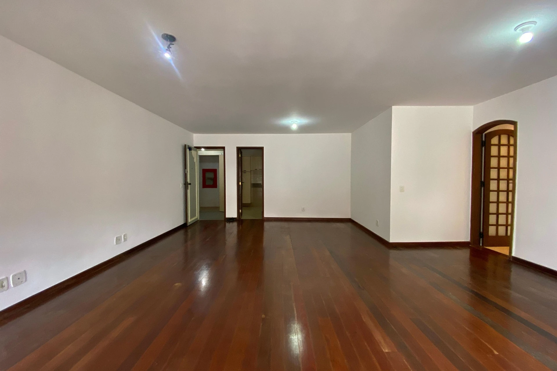 2-bedroom apartment in a building with a sauna — photo 16