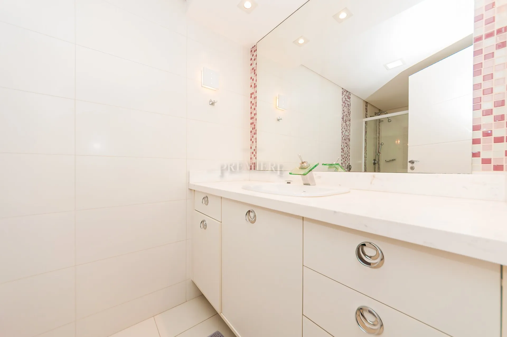House with 3 en-suite bedrooms and 450 m² — photo 39