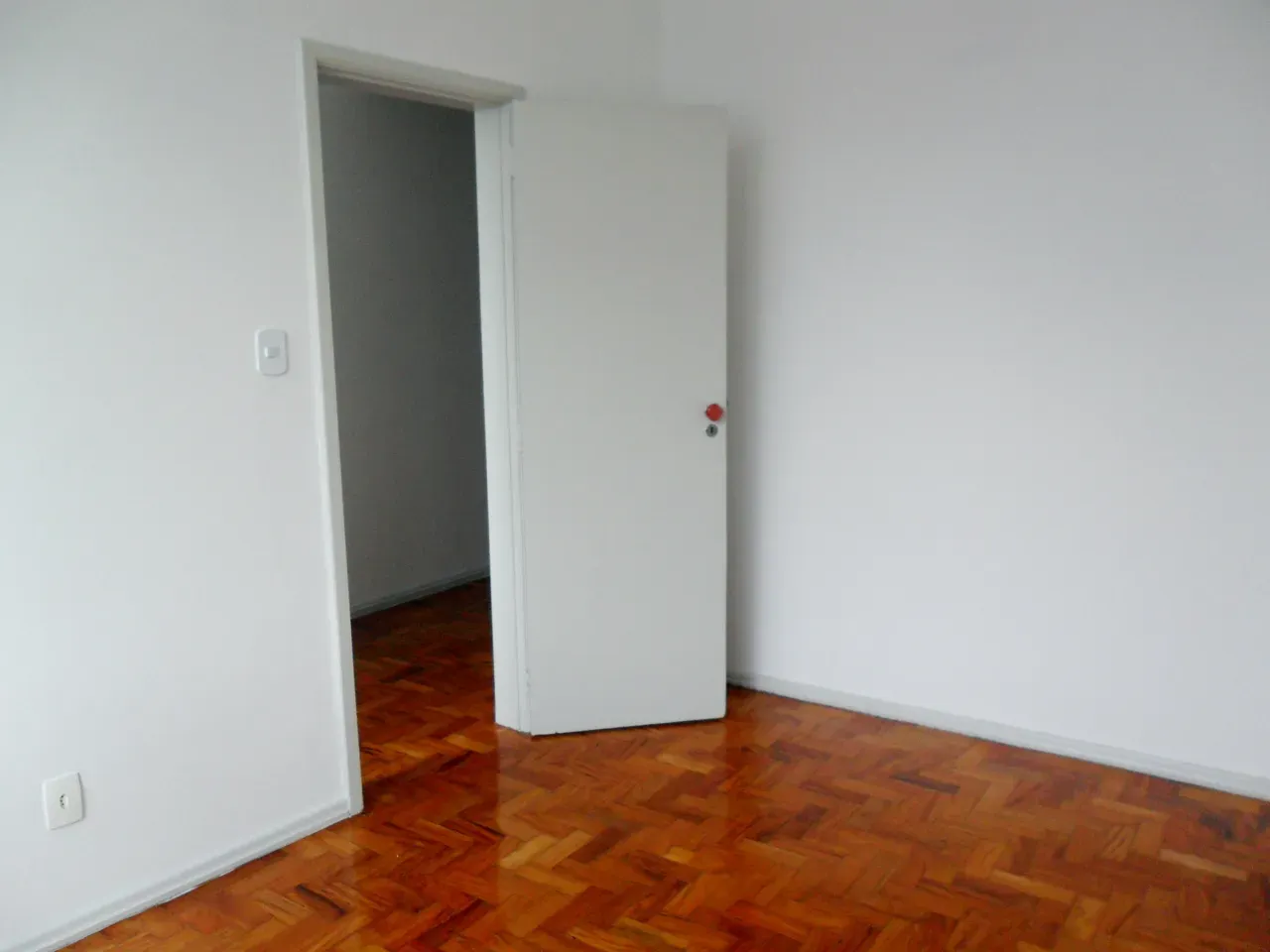 Apartment, 50 m², with wood or laminate floors — photo 8